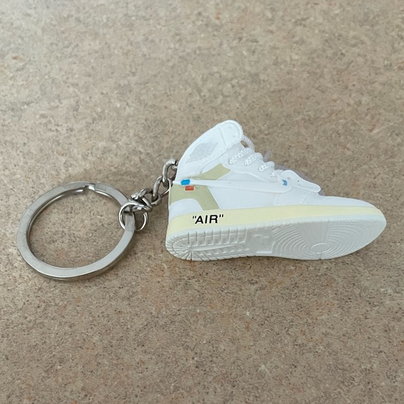 Keychain ✨ - Picture 2 of 3